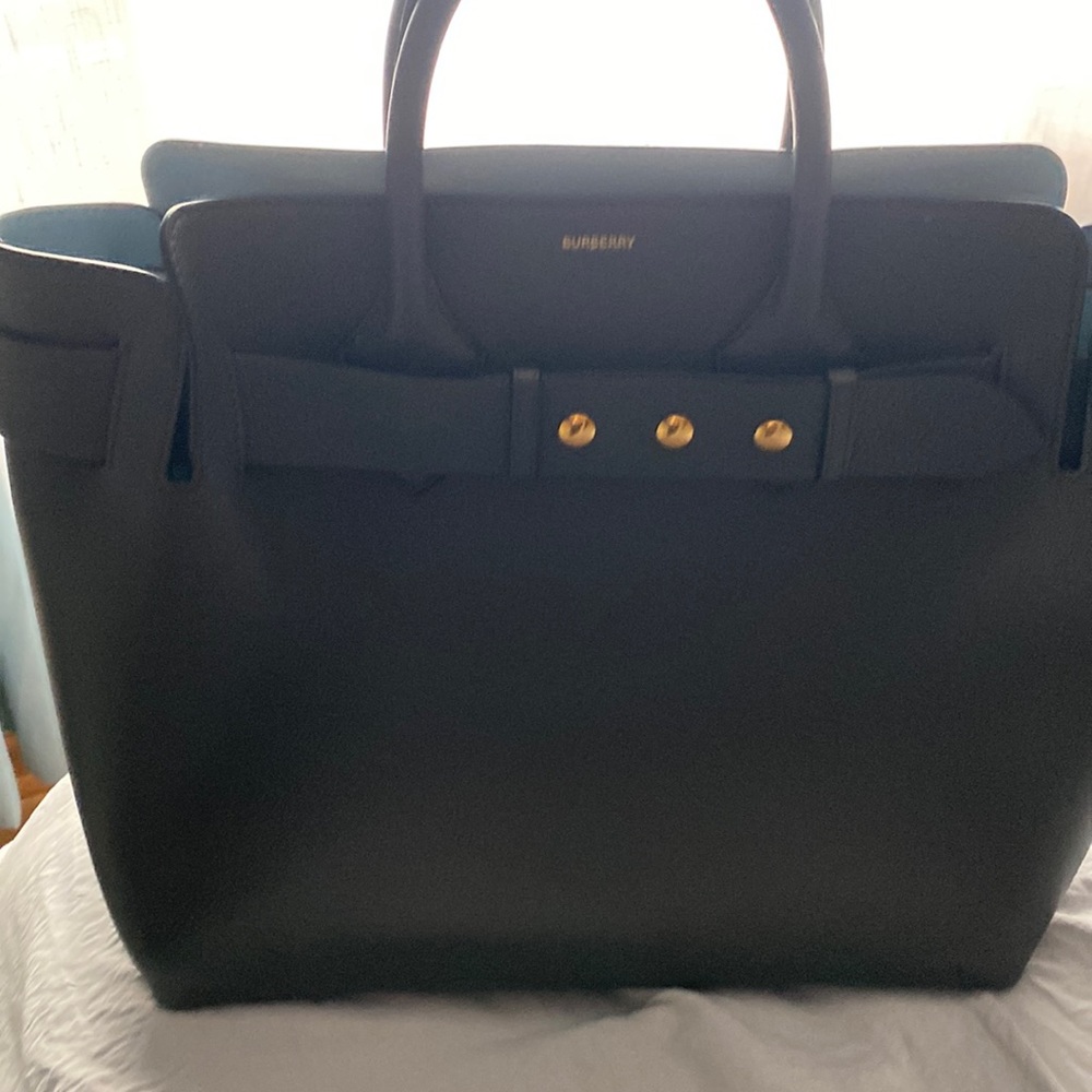 Burberry Large tote. Amazing condition looks just like new.